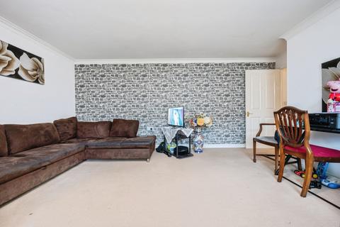 2 bedroom flat for sale, Orchid Close, Luton, LU3