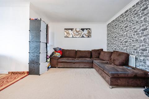 2 bedroom flat for sale, Orchid Close, Luton, LU3