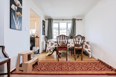 2 bedroom flat for sale, Orchid Close, Luton, LU3