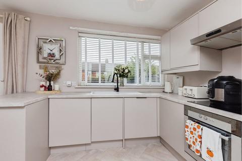 3 bedroom end of terrace house for sale, Andrew Close, Halifax, HX3