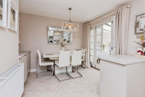 3 bedroom end of terrace house for sale, Andrew Close, Halifax, HX3
