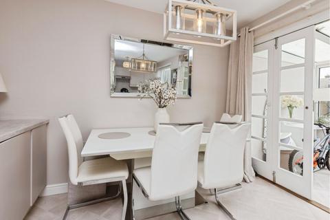 3 bedroom end of terrace house for sale, Andrew Close, Halifax, HX3