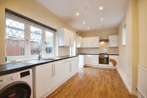 4 bedroom semi-detached house for sale, Edgwarebury Lane, Edgware, HA8