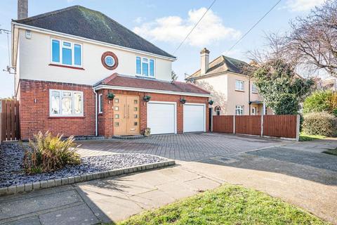 4 bedroom detached house for sale, Eastcliff Avenue, Clacton-on-Sea, CO15