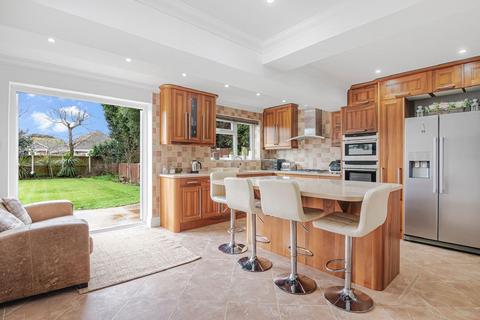 4 bedroom detached house for sale, Eastcliff Avenue, Clacton-on-Sea, CO15