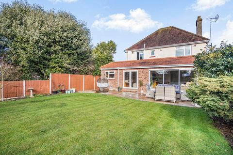 4 bedroom detached house for sale, Eastcliff Avenue, Clacton-on-Sea, CO15