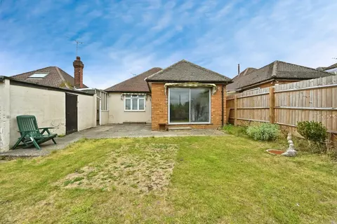 3 bedroom detached bungalow for sale, Welbury Avenue, Luton, LU3