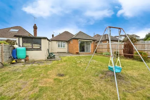 3 bedroom detached bungalow for sale, Welbury Avenue, Luton, LU3