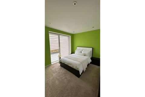 2 bedroom flat to rent, Hayling Way, Edgware, HA8