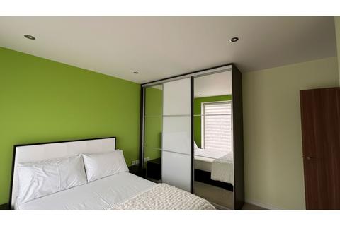 2 bedroom flat to rent, Hayling Way, Edgware, HA8
