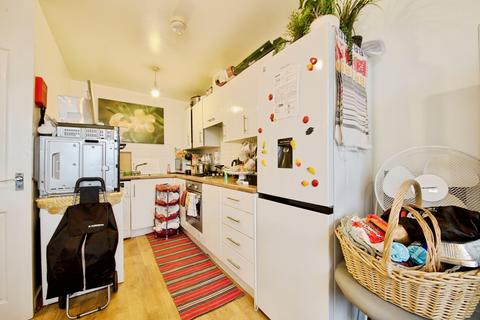 2 bedroom apartment for sale, 10 Cameron Crescent, Edgware, HA8