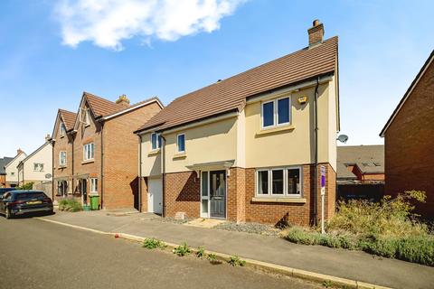 3 bedroom detached house for sale, Topaz Lane, Aylesbury, HP18