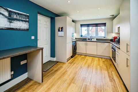3 bedroom detached house for sale, Topaz Lane, Aylesbury, HP18