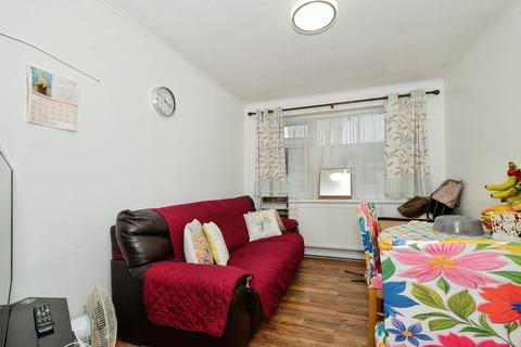 2 bedroom flat for sale, Nicola Close, Harrow, HA3