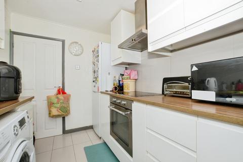 2 bedroom flat for sale, Nicola Close, Harrow, HA3