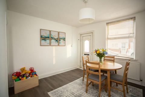 2 bedroom terraced house to rent, Fox Street, Gillingham, ME7