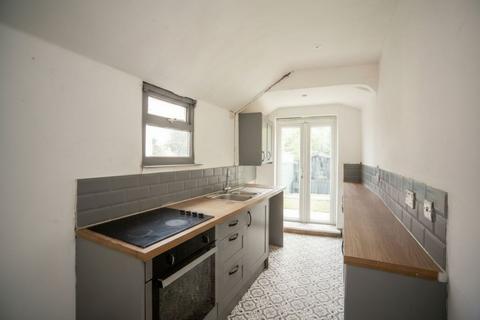 2 bedroom terraced house to rent, Fox Street, Gillingham, ME7