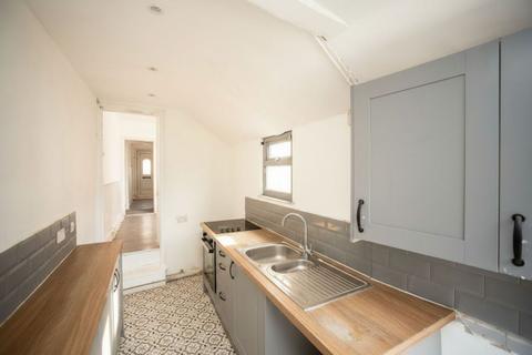 2 bedroom terraced house to rent, Fox Street, Gillingham, ME7