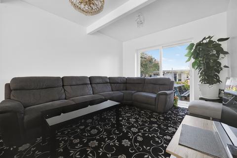 undefined, Longcroft Road, Luton, LU1