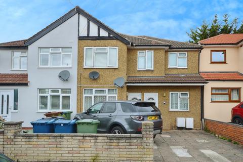 3 bedroom maisonette for sale, Weald Lane, Harrow, HA3