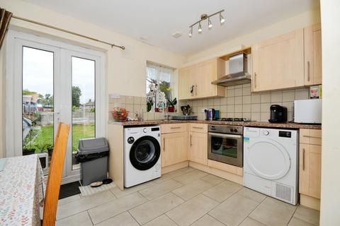 3 bedroom maisonette for sale, Weald Lane, Harrow, HA3
