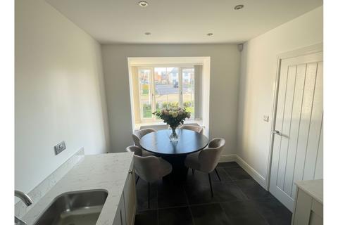 3 bedroom end of terrace house to rent, Park Hill Way, Wakefield, WF1