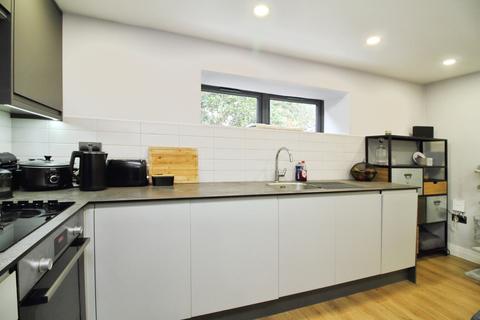 2 bedroom flat for sale, Moss Road, Colchester, CO3