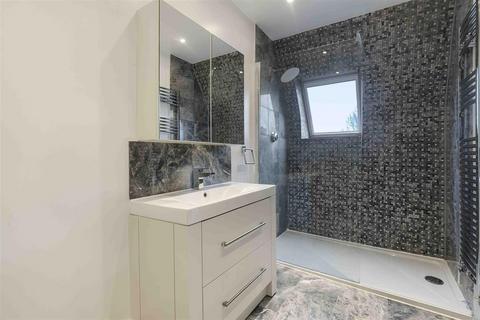 3 bedroom flat to rent, St Maur Road, London