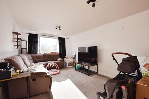 2 bedroom flat for sale, Cats Lane, Sudbury, CO10