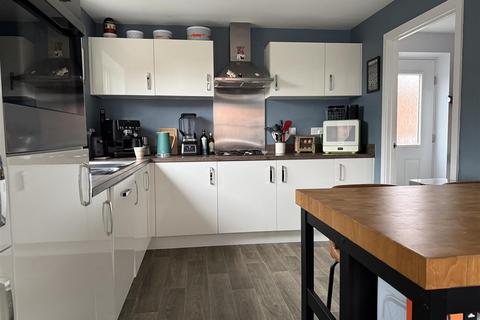 undefined, Willow Drive, Warwick * CORNER LOCATION *