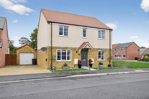 4 bedroom detached house for sale, Pascoe Drive, Great Yarmouth, NR29