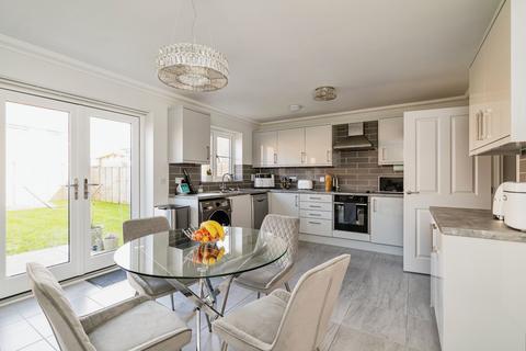 3 bedroom semi-detached house for sale, Hewitt Drive, Mattishall, Dereham, NR20