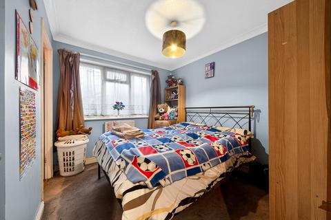 3 bedroom terraced house for sale, Briary Grove, Edgware, HA8