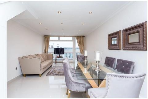 undefined, Finchley Road, London, NW3