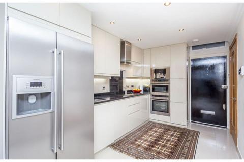 undefined, Finchley Road, London, NW3