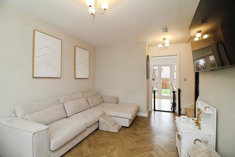 2 bedroom semi-detached house for sale, Harlequin Way, Colchester, CO7