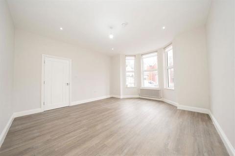 3 bedroom flat to rent, Larch Road, LONDON NW2