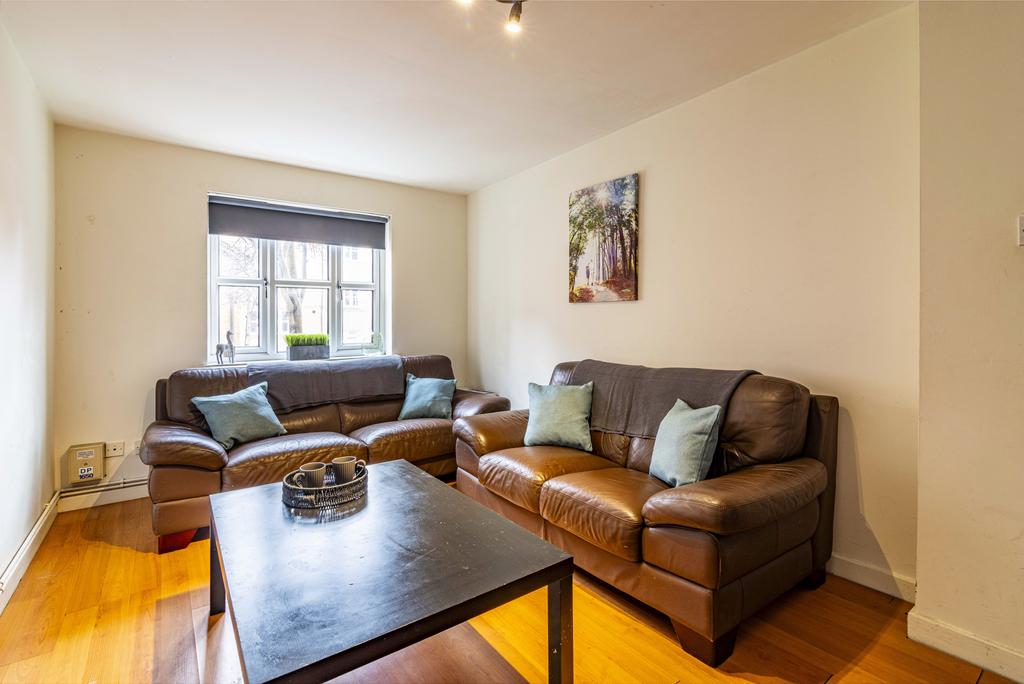 31 Dennison Court-8.jpg