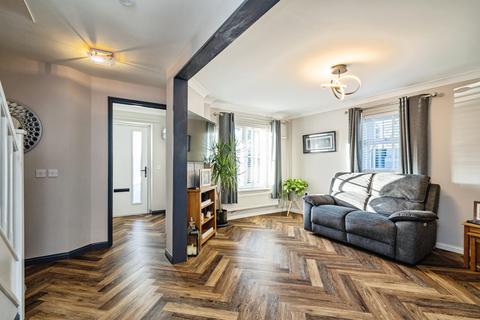 3 bedroom end of terrace house for sale, Old Road, Norwich, NR13
