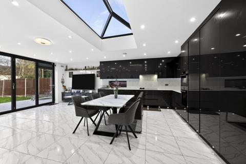 4 bedroom end of terrace house for sale, Gosforth Lane, Watford, WD19