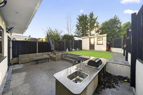 3 bedroom semi-detached house for sale, Beeston Close, Watford, WD19