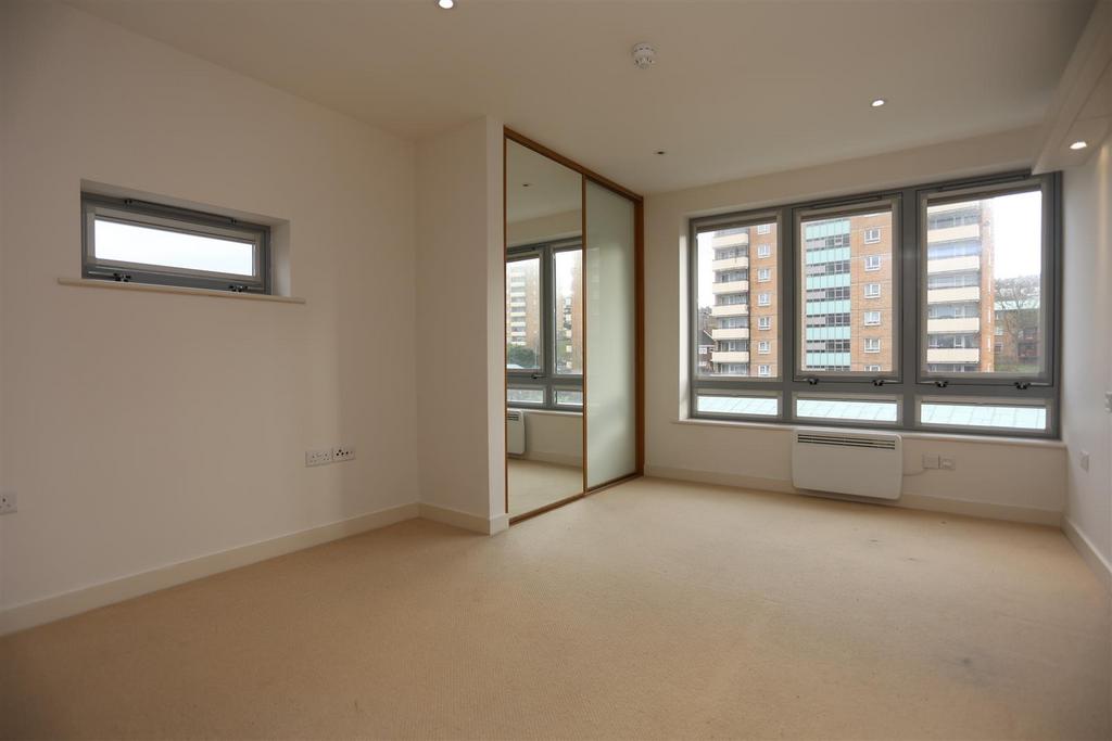 11, 13a Albion St bed 1.jpg