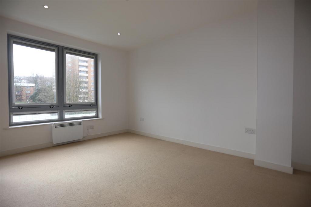 11, 13a Albion St bed2.jpg