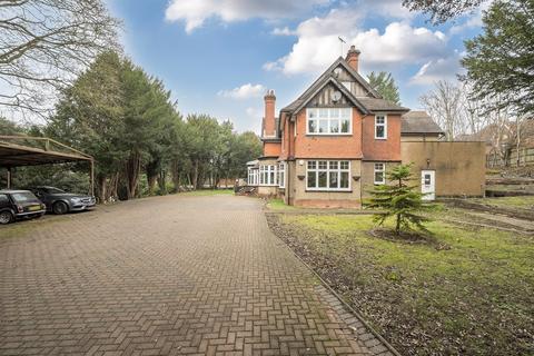 undefined, South Croydon CR2