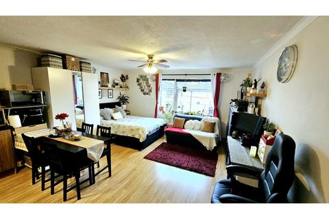 Douglas Road, Staines-upon-Thames, TW19