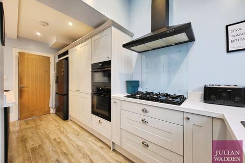 3 bedroom semi-detached house for sale, Deane Avenue, Cheadle, Stockport, SK8