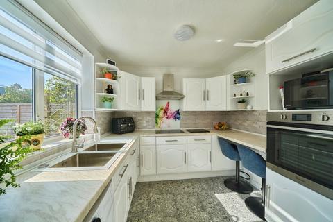 3 bedroom semi-detached house for sale, Letchworth Avenue, Feltham, TW14