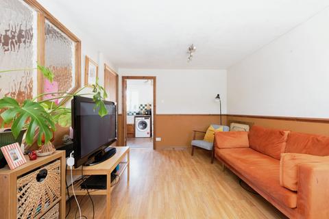 Sonning Gardens, Hampton, TW12