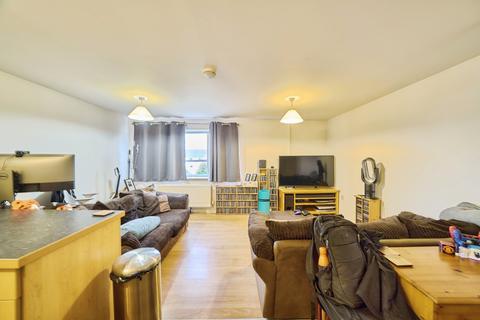 1 bedroom flat for sale, Chertsey Road, Feltham, TW13