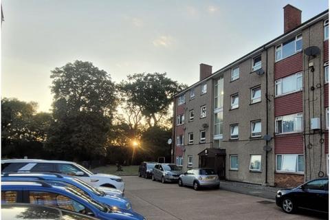 3 bedroom flat for sale, Sunbury-on-Thames, Surrey, TW16